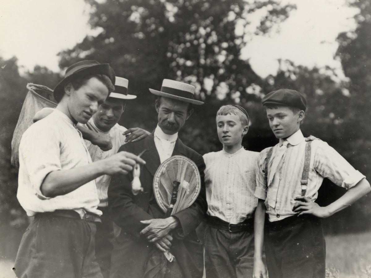 Photograph of Staten Island Museum founder William T. Davis with 4 young men in 1909